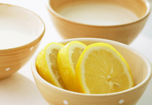 柠檬汁的功效-喝柠檬汁可以改善疲劳