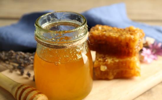 八种蜂蜜的较为常见功能 巧食蜂蜜菜谱效果加倍