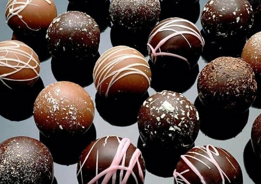 扫清吃巧克力的误区：适量吃巧克力不怕胆固醇变高