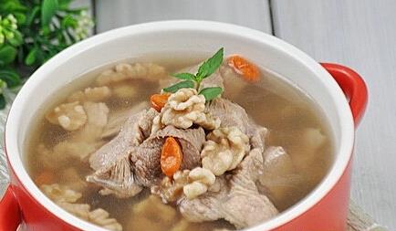 冬季养生喝汤 推荐健脑羊肉汤