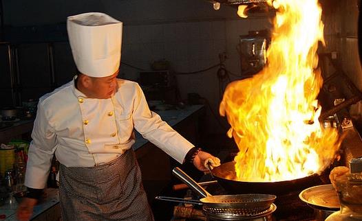 炒菜怎么掌握火候 软嫩脆原料用旺火