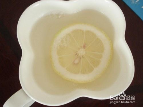 柠檬蜂蜜水的功效 柠檬蜂蜜水的制作方法 
