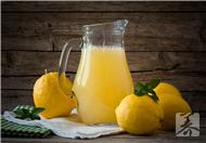 柠檬水的功效与禁忌  柠檬水的正确泡法减肥