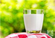 六种喝奶方式如服毒  正确的喝奶方式