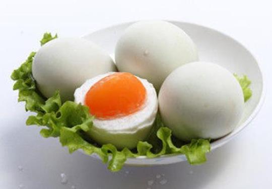鸭蛋的营养价值 蛋白质含量比鸡蛋高2.4克