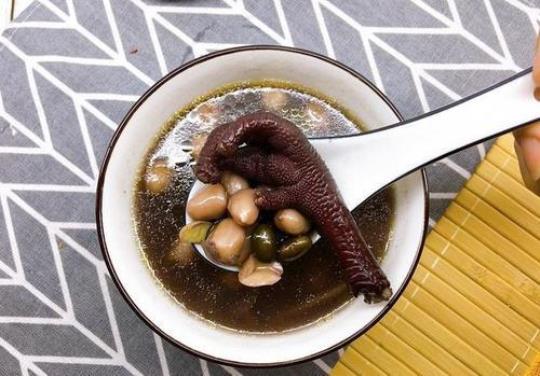 黑豆鸡爪汤制作方法和营养价值
