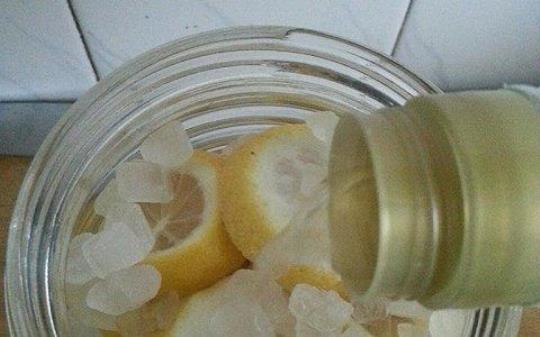 白醋泡柠檬的做法及营养价值