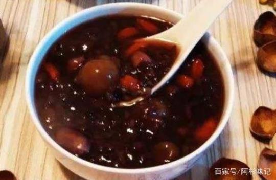 黑米桂圆红枣粥的做法和功效