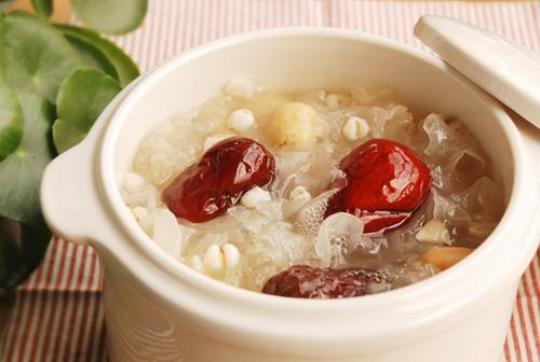 银耳红枣大米粥的营养和做法