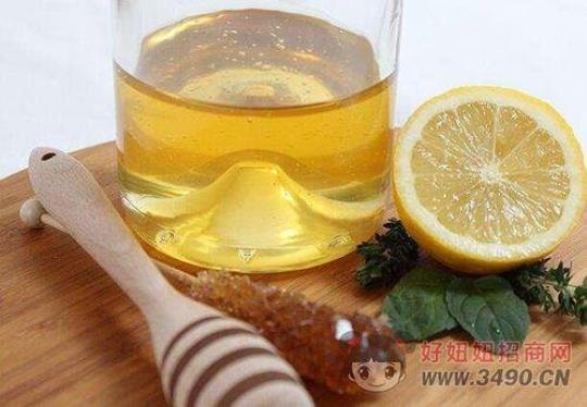 早晨空腹喝柠檬蜂蜜水的好处？