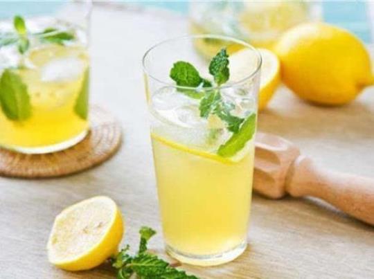 蜂蜜柠檬水的功效与做法有哪些