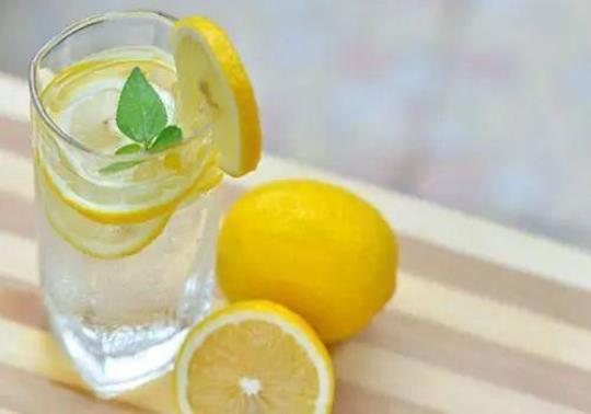 柠檬水好味道 十大健康好功效！