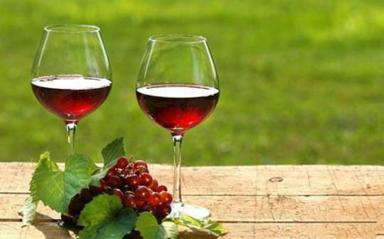 如何品尝和鉴别干红葡萄酒