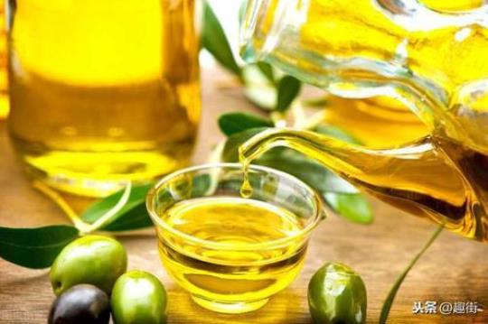 橄榄油的用法很多可以美容可以烹饪