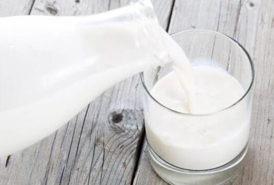 一天喝多少牛奶有助于长高呢？