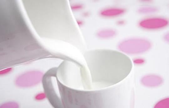 每天晚上喝牛奶可以长高吗以及注意事项