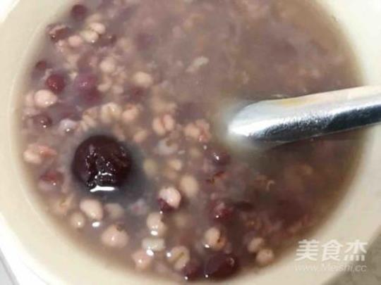 用电饭锅如何制作薏米红豆粥？