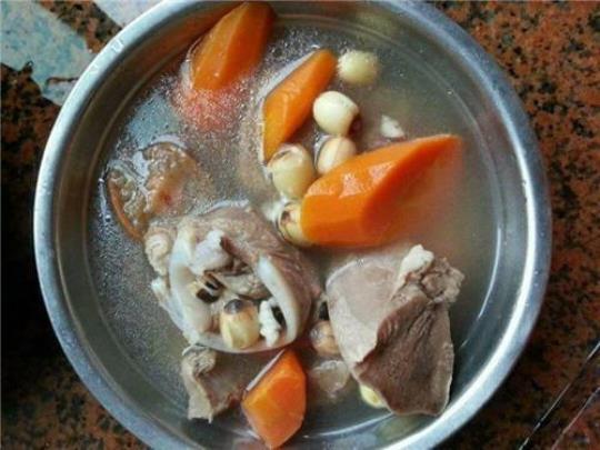 猪舌头煲汤的做法