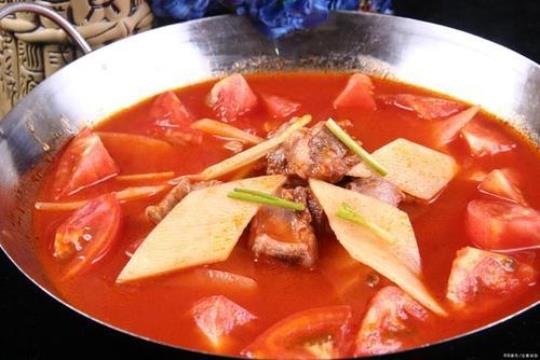 西红柿排骨汤的做法