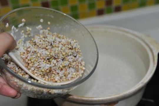 红枣荞麦粥的做法
