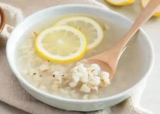 柠檬薏米粥的做法