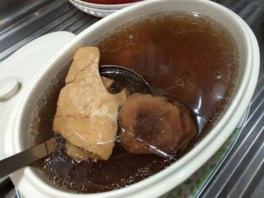 土茯苓煲龟汤的做法