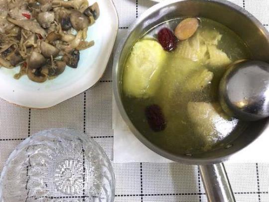 榴莲皮炖鸡汤的烹饪方法