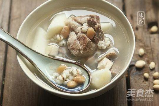 ?丝瓜土茯苓薏米猪骨汤的做法