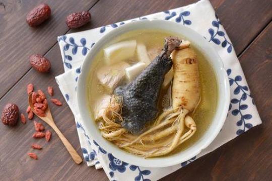 野山参炖鸡汤的做法