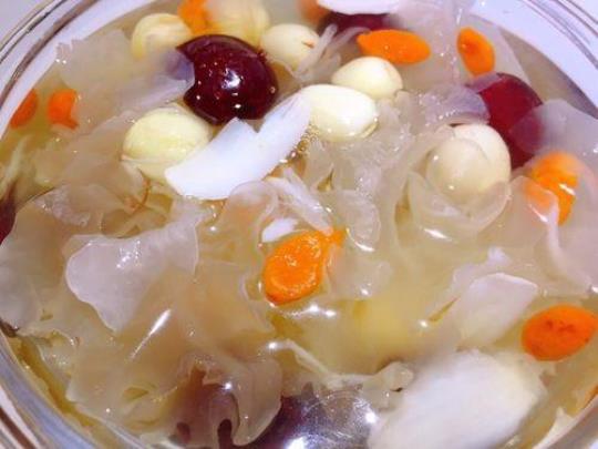 银耳莲子百合汤的具体做法