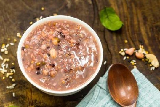 薏米红豆芡实粥的功效有哪些？怎么做好吃