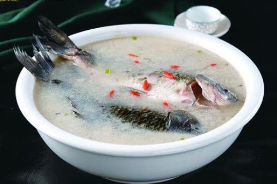 坐月子鱼汤的做法是怎样的？