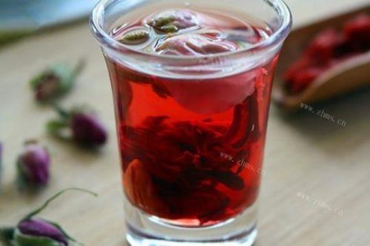 玫瑰枸杞茶做法简单 添加蜂蜜口感佳