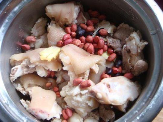 花生煲猪脚汤的做法是什么