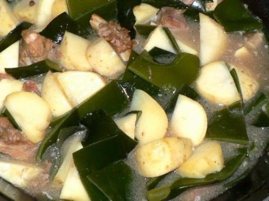 排骨海带土豆汤的做法