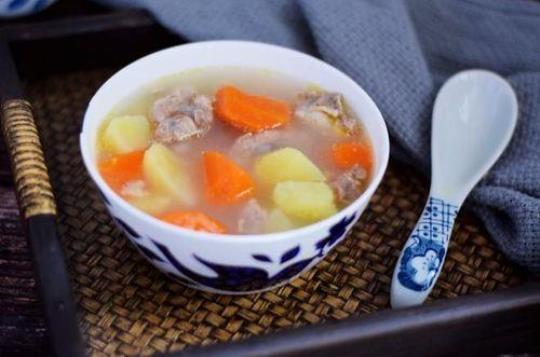 胡萝卜土豆汤的做法
