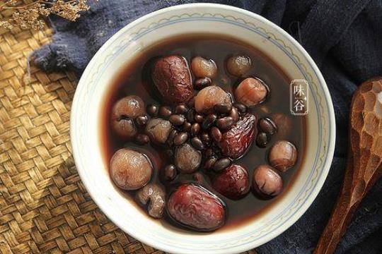 黑豆桂圆红枣汤的做法