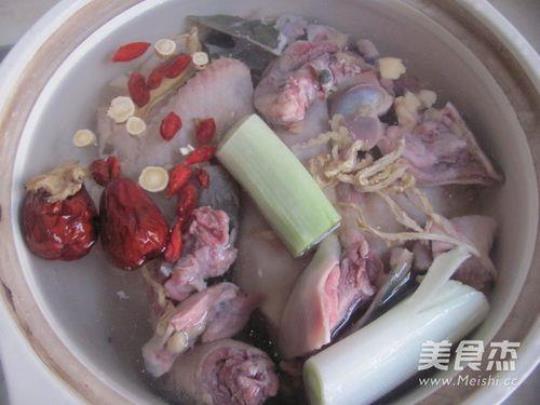 红枣甲鱼汤的做法