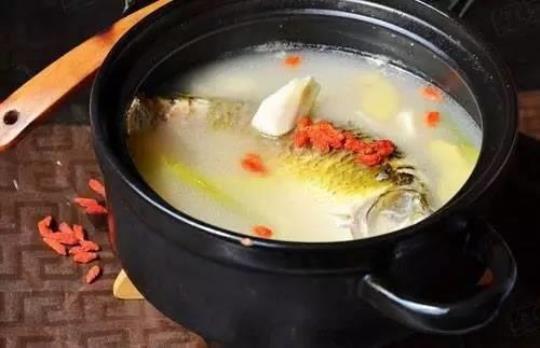 鲫鱼枸杞汤的做法