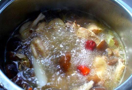 香菇鸡肉汤的做法