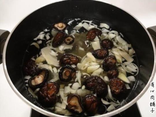 冬笋香菇汤的做法