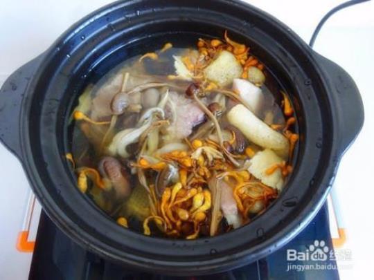 菌菇煲汤的做法是什么？