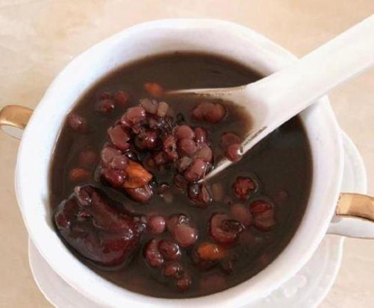 红豆薏米汤月经期真的可以喝吗？