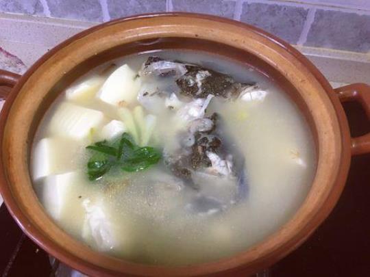 砂锅鱼头汤的做法是什么呢？