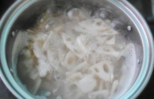 芹菜藕片汤怎么做