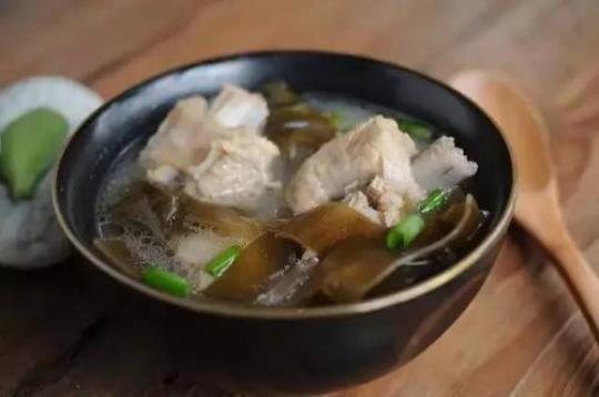 排骨炖海带汤的做法