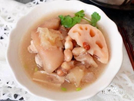 花生莲藕猪脚汤的做法是什么
