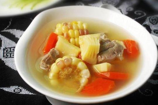 竹笋玉米瘦肉汤的做法及功效