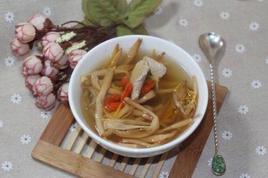 黄花菜猪瘦肉汤的做法