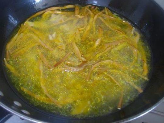 黄花菜粉丝汤的做法
